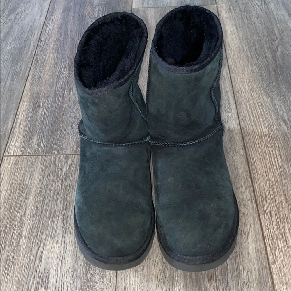 women’s  medium black uggs